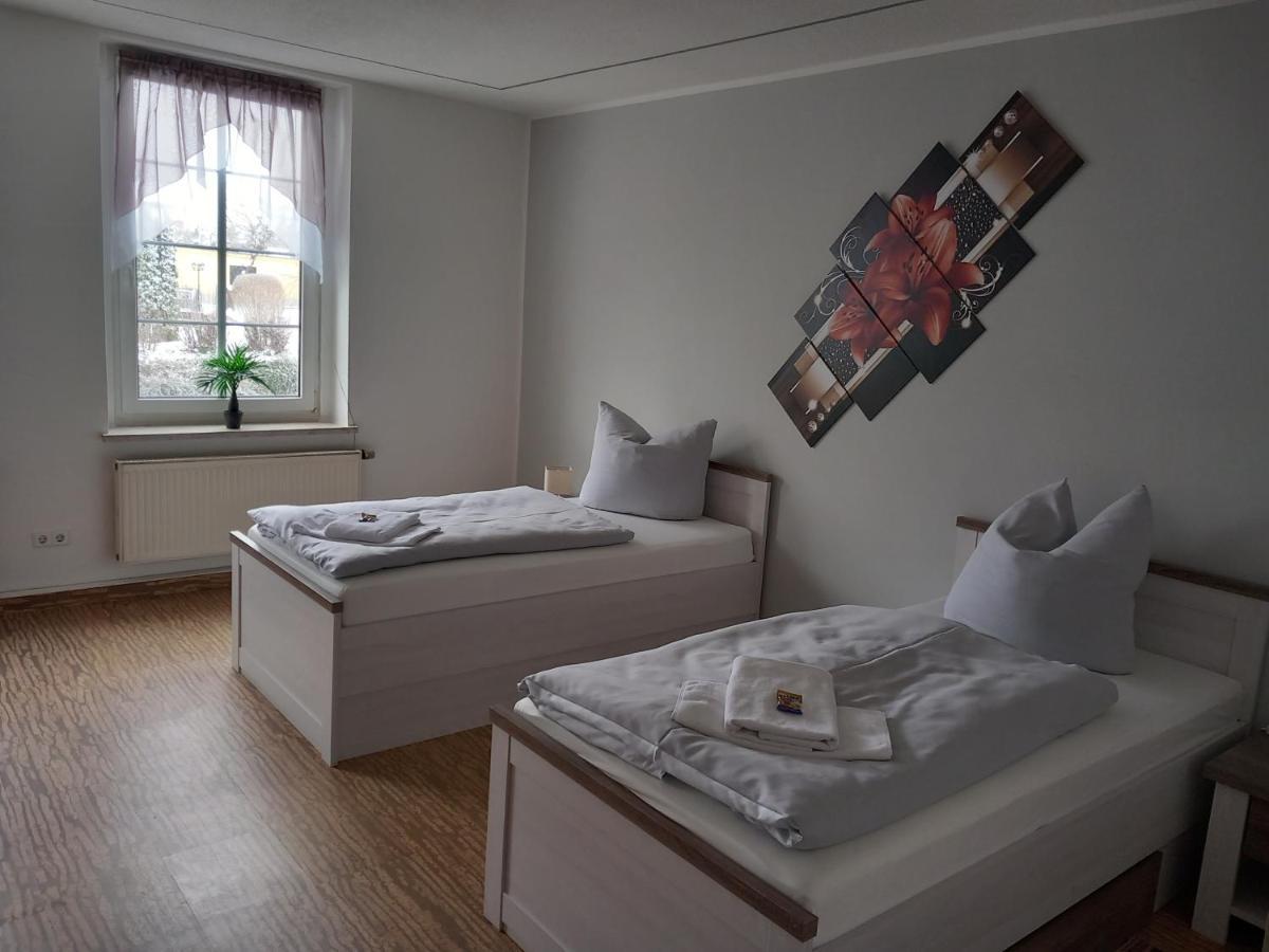 Hotel Eintracht มิทท์ไวดา ภายนอก รูปภาพ