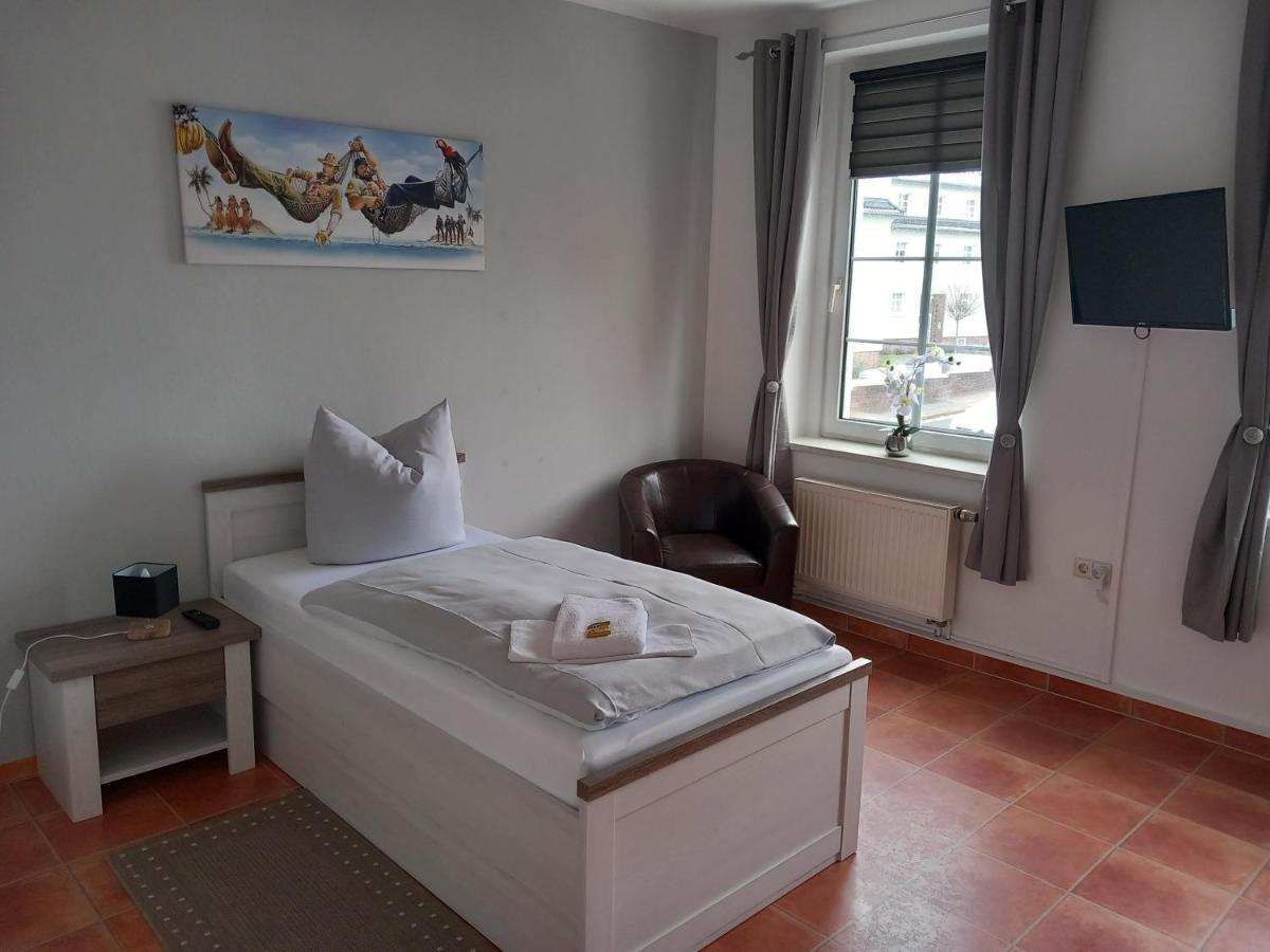 Hotel Eintracht มิทท์ไวดา ภายนอก รูปภาพ