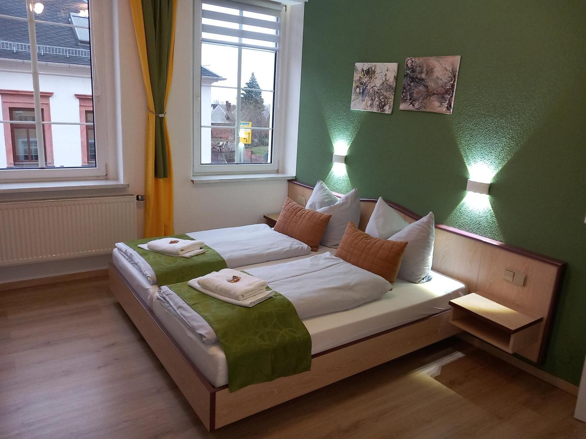 Hotel Eintracht มิทท์ไวดา ภายนอก รูปภาพ