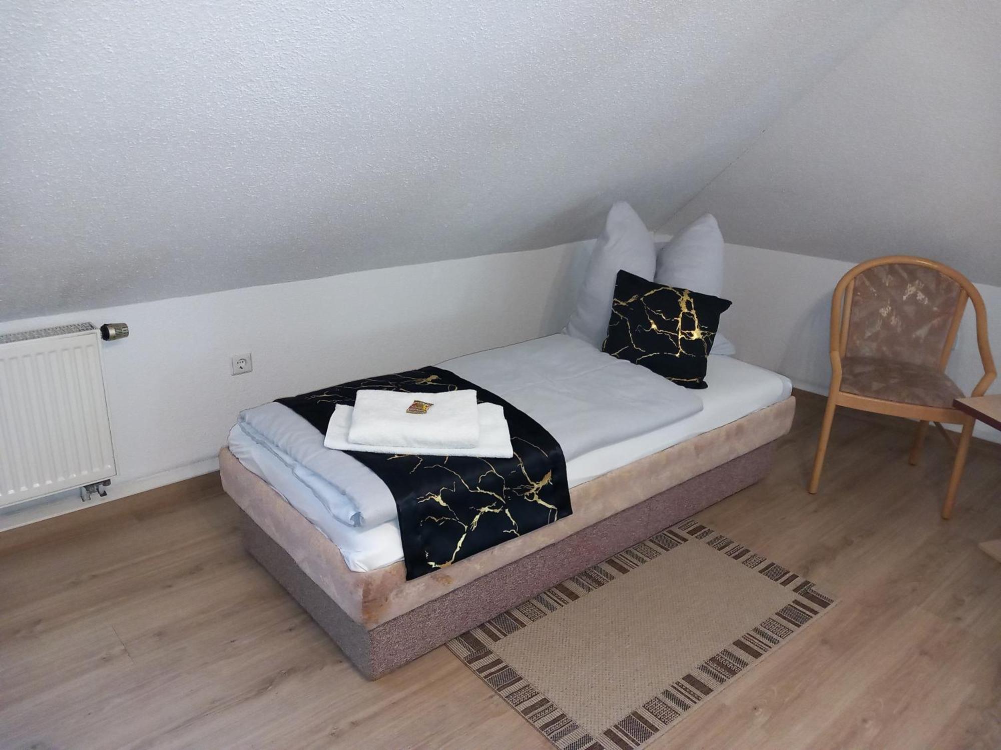 Hotel Eintracht มิทท์ไวดา ภายนอก รูปภาพ