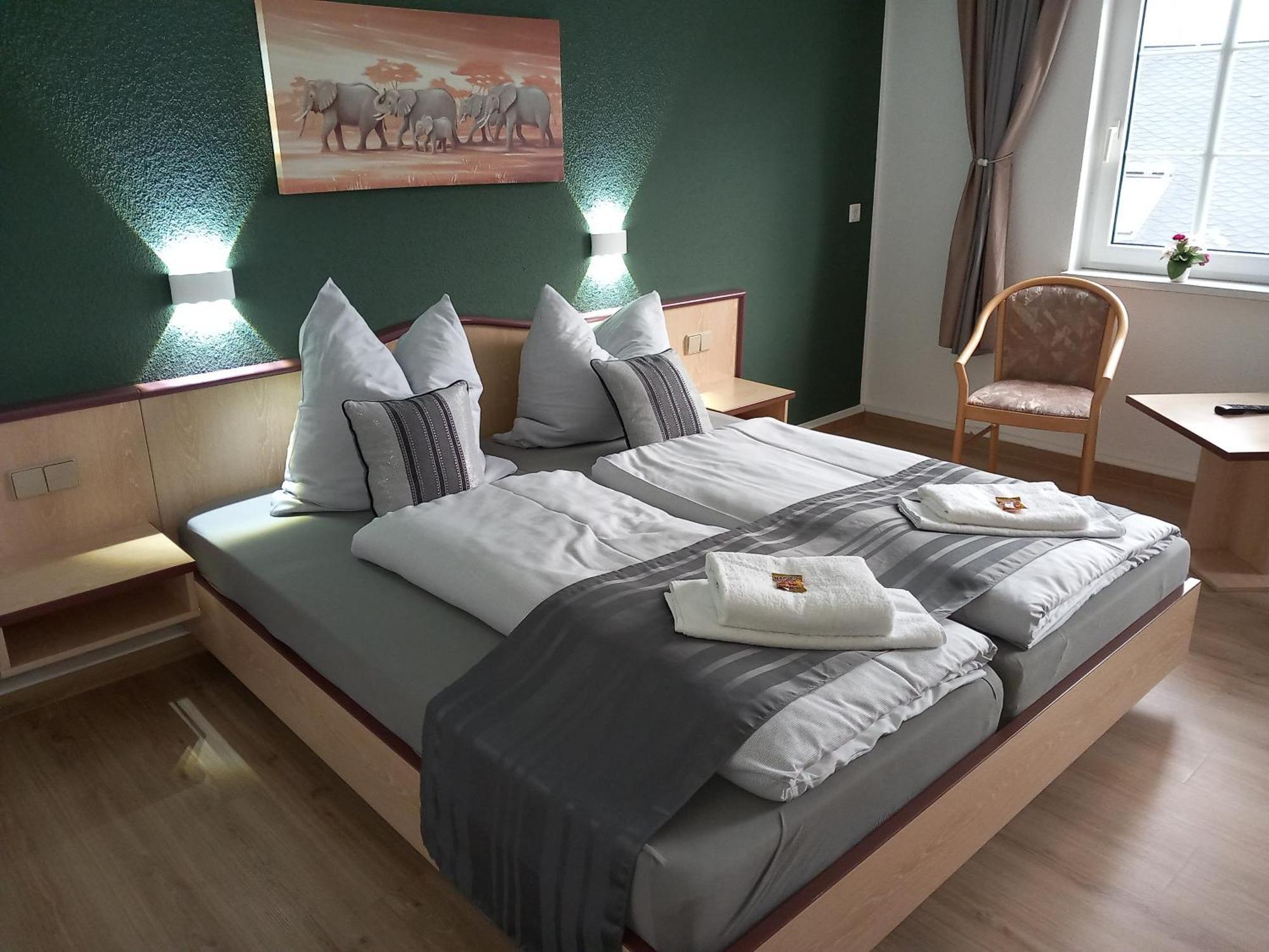 Hotel Eintracht มิทท์ไวดา ภายนอก รูปภาพ