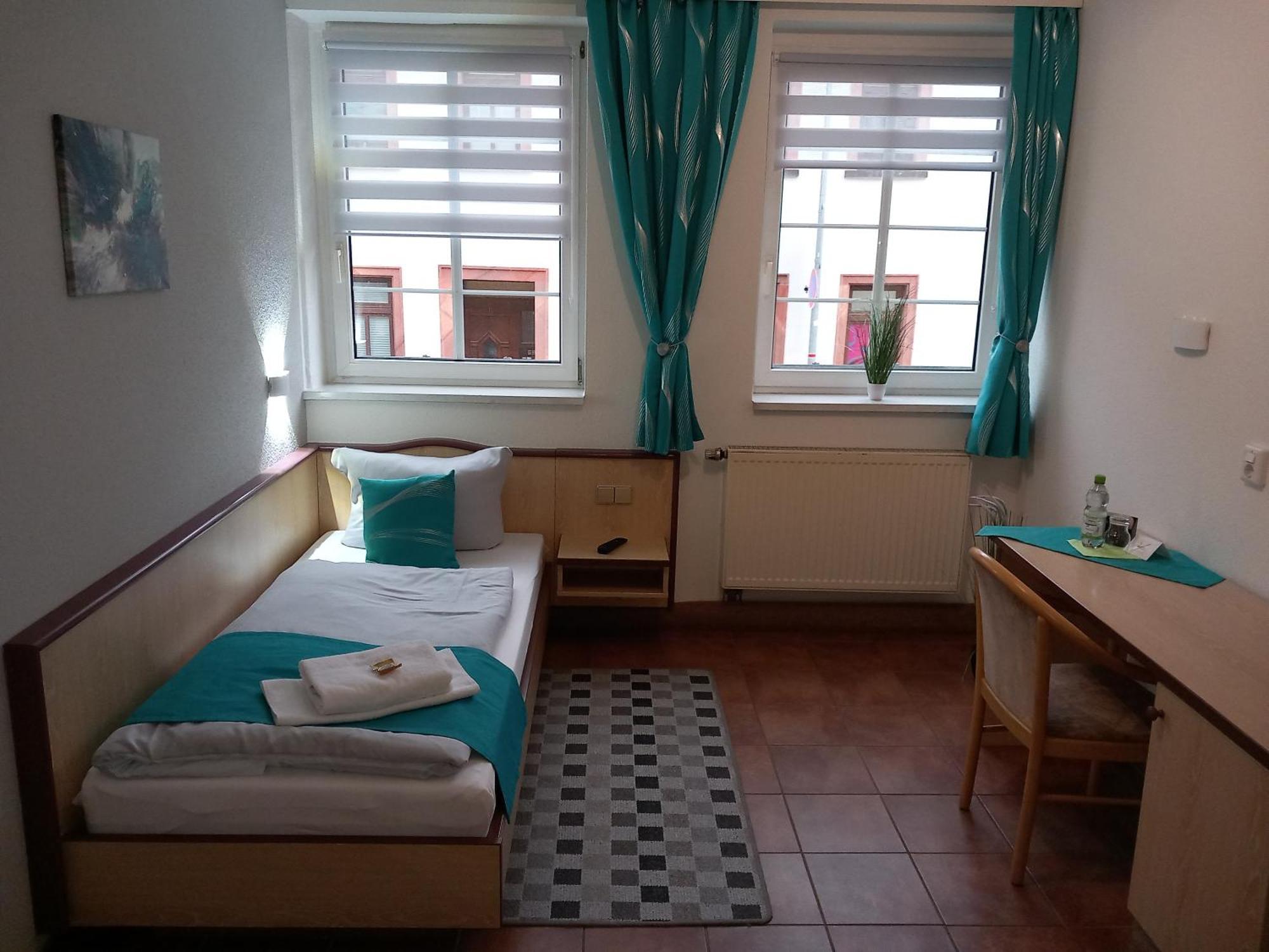 Hotel Eintracht มิทท์ไวดา ภายนอก รูปภาพ