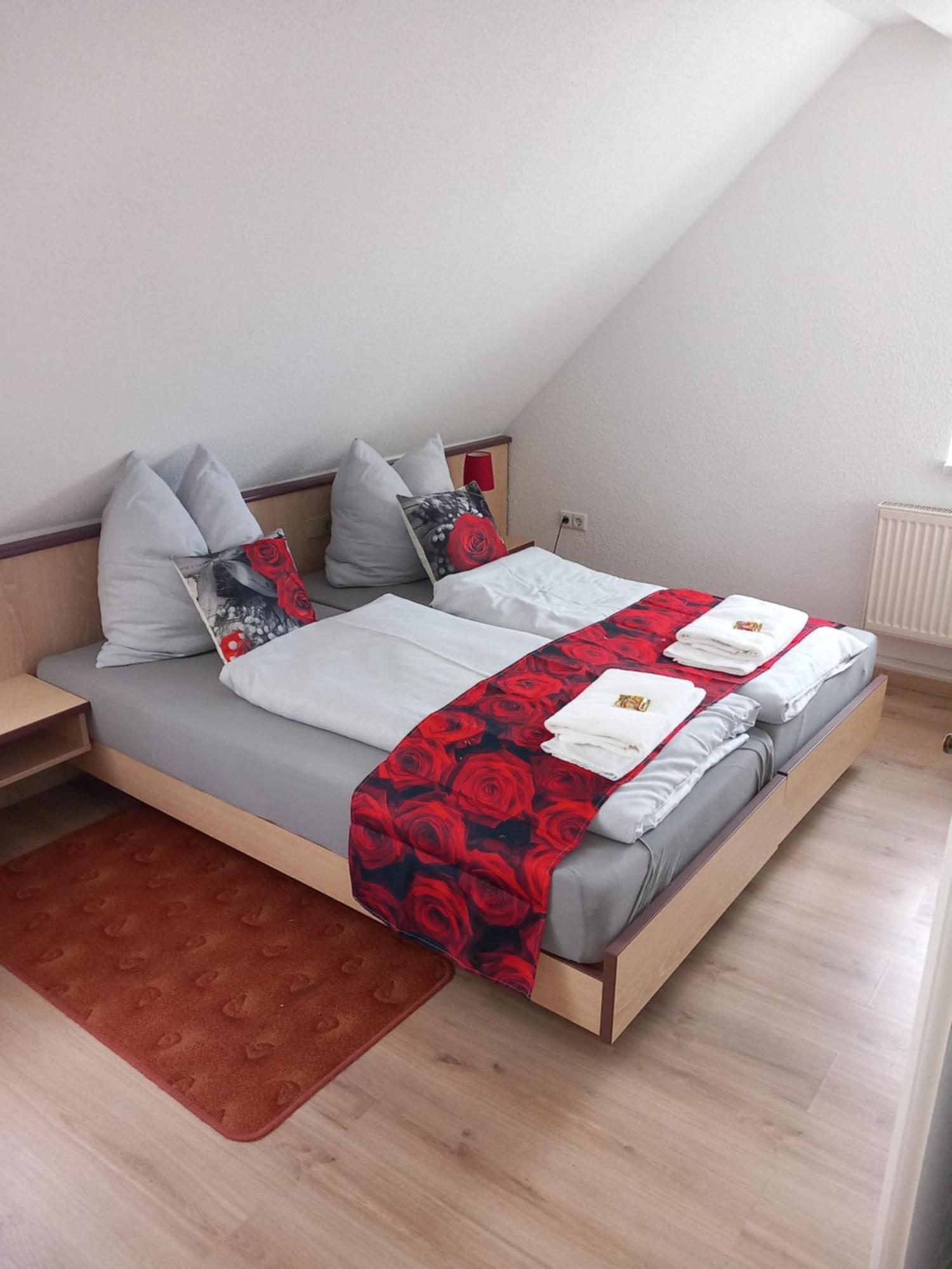 Hotel Eintracht มิทท์ไวดา ภายนอก รูปภาพ