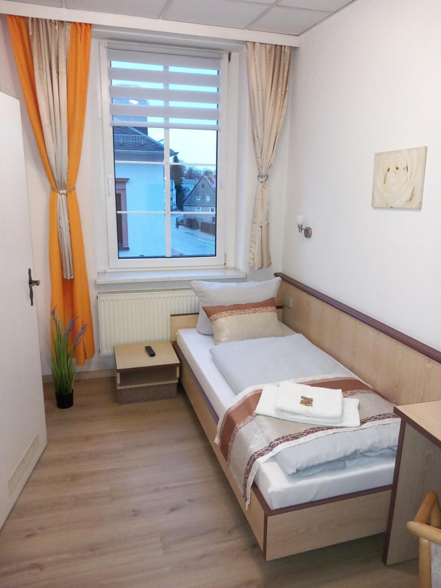 Hotel Eintracht มิทท์ไวดา ภายนอก รูปภาพ